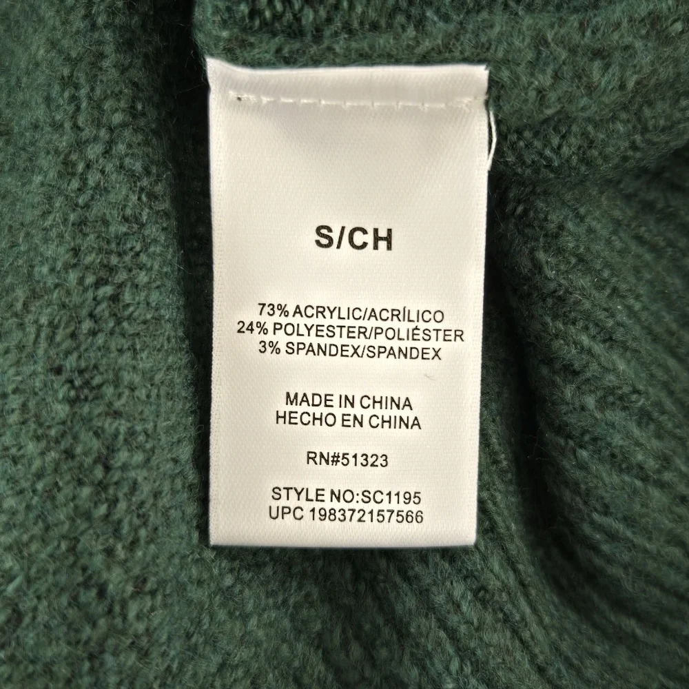 Vince Camuto Women'sa Holiday Sweater. Color: Peace. Size Small. New.Cozy Holi